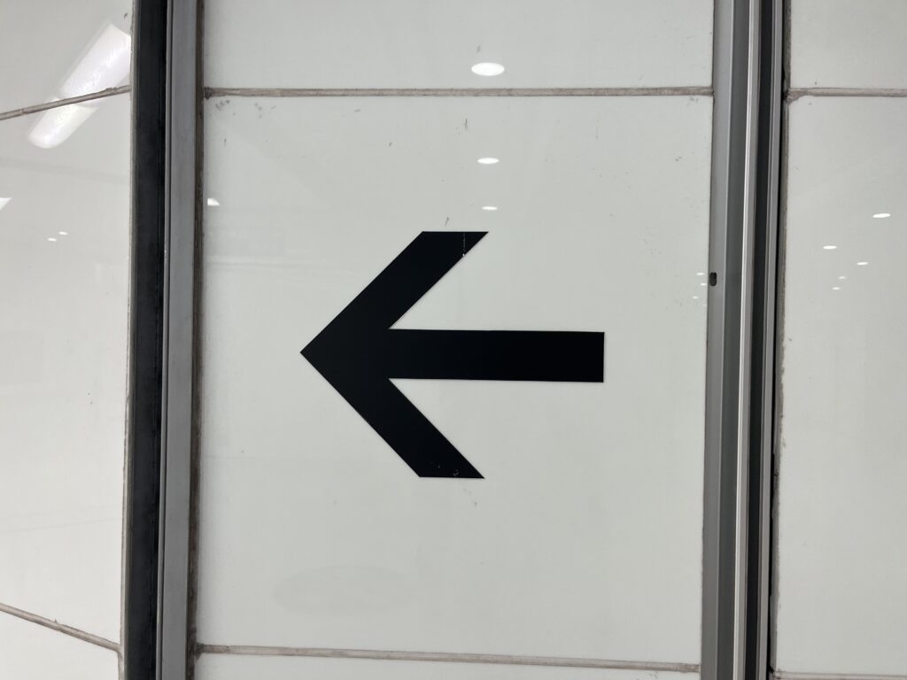 Black left arrow
