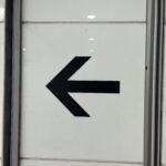 Black left arrow