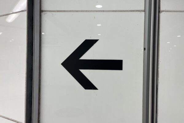 Black left arrow